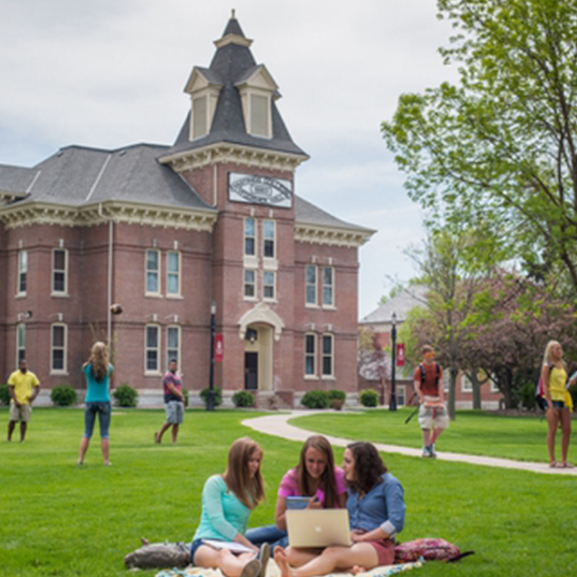 Best Colleges In Nebraska background image